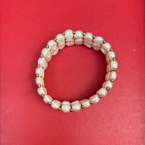 Elegant Pearl and Gold Bracelet